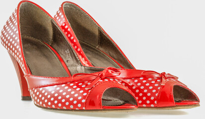 Chaussures rouges &agrave; petits pois 