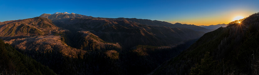 夕照の御嶽山と日本一の溶岩流　岐阜県 下呂市 小坂町 御嶽パノラマラインから