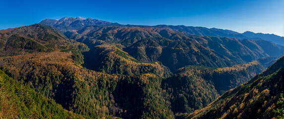 秋晴れの御嶽山と日本一の溶岩流　岐阜県 下呂市 小坂町 御嶽パノラマラインから