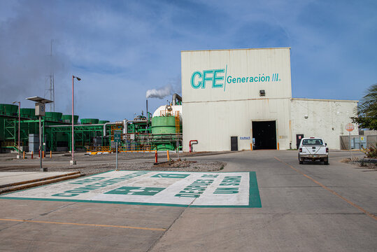 Planta generadora de energia geotermoelectrica  CERRO PRIETO, de COMISION FEDERAL DE ELECTRICIDAD cfe, una de las plantas geotermicas mas grandes y viejas del mundo, industria MEXICANA