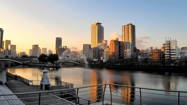 夕暮れ時の大阪リバーサイドの景色