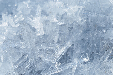 Obraz premium Natural ice formations as needles as crystalline pattern in cold seasonal environment. Concept of elemental beauty, serene wilderness mood. Macro detailed winter background with frozen icy icicles.