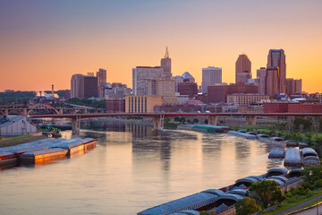 Obraz premium Saint Paul, Minnesota, USA. Aerial cityscape image of downtown St. Paul, Minnesota, USA with reflection of the skyline in Mississippi River at beautiful summer sunset.