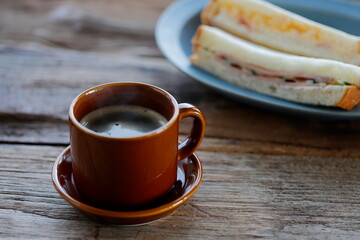コーヒーとサンドイッチ