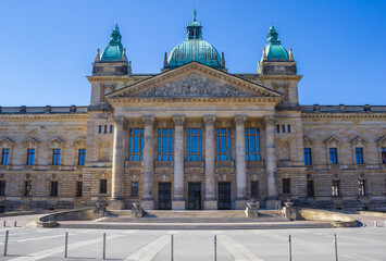 Obraz premium Front facade of the historic courthouse in Leipzig, Germany