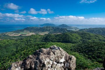 野底岳（マーペー）頂上より