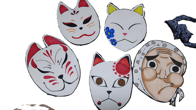 日本の伝統的なお面セット（狐面とひょっとこ）の手描きイラスト素材　白背景