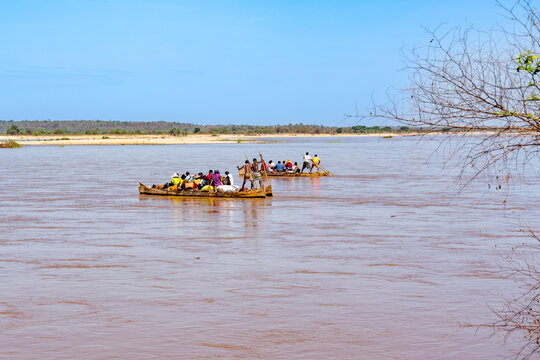 Madagascar, canoes (piroques) transport people on the river Kabatomena