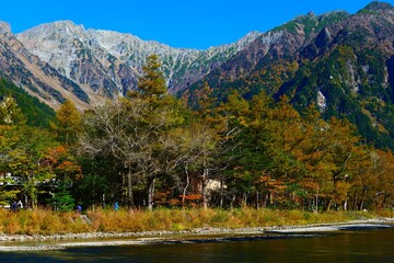 中部山岳国立公園、秋の上高地。松本、長野、日本。10月下旬。