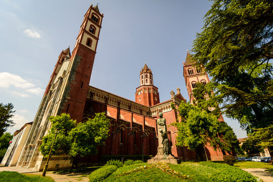Vercelli, Piedmont, Italy. The Gothic Saint Andrew Basilica, the cloister and the annexed Abbey.