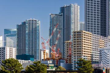 Fototapeta premium Modern high-rise apartment buildings and construction cranes in Tokyo, Japan