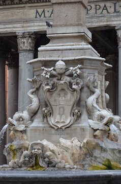 The Fountain (1578) by Giacomo Della Porta crowned by the Macuteo obelisk in 1711 and the Pantheon (27 BC.) - Piazza della Rotonda