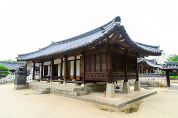 Fototapeta premium 韓国ソウルにある南山韓屋村のとても美しい風景Beautiful old-fashioned scenery in Seoul, Korea