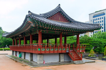 Fototapeta premium 韓国ソウルにある南山韓屋村のとても美しい風景Beautiful old-fashioned scenery in Seoul, Korea