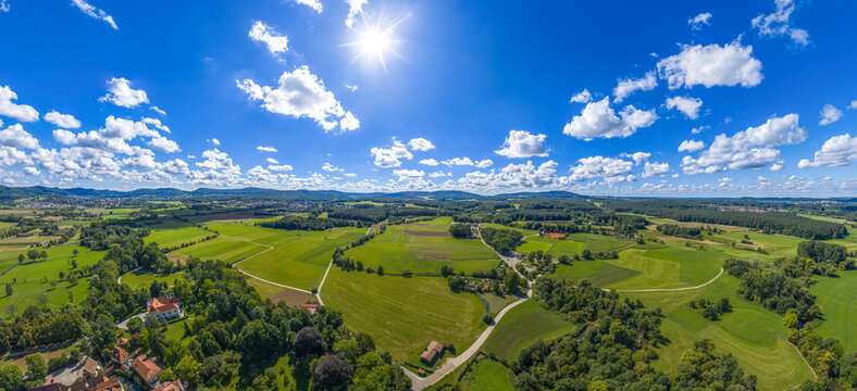 Ausblick auf das Tal der Pegnitz rund um Reichenschwand zwischen Hersbruck und Lauf in Franken