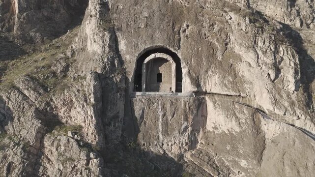 amasya kral kaya mezarları