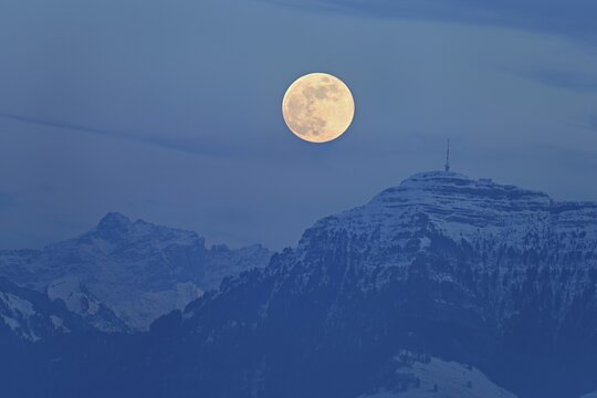 Full moon over Mount Rigi, Beinwil, Freiamt, Horben, Lindenberg, Aargau Canton, Switzerland