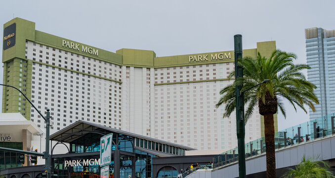 Las Vegas, Nevada, 15. November 2025: MGM Hotelgeb&auml;ude und MGM Park in Las Vegas