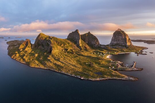 Tr&aelig;na Island, Traena, Sanna, Helgeland Coast, Nordland, Norway