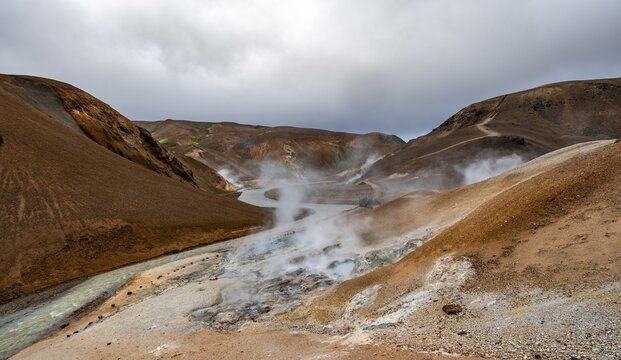 Hot springs and steaming stream between colourful rhyolite mountains, Hveradalir geothermal area, Kerlingarfj&ouml;ll, Icelandic highlands, Iceland