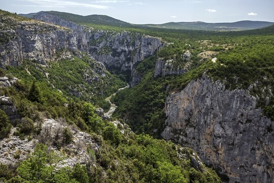 View into the Verdon Gorge at Belvedere de Bau Beni, Grand Canyon du Verdon, D&eacute;partement Alpes-de-Haute-Provence, Provence, France