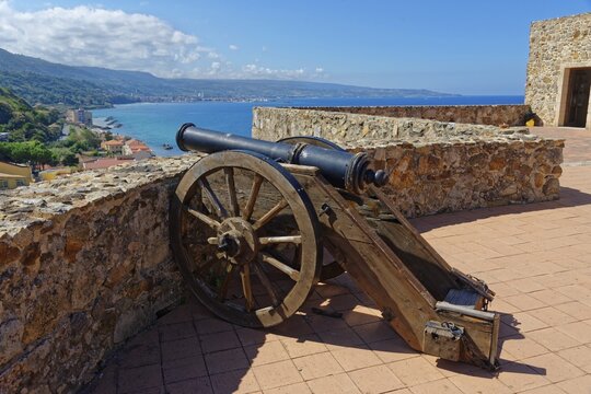 Old cannon on the castle and museum Castello Murat with sea view, Piazza della Repubblica, Pizzo, Calabria, Italy