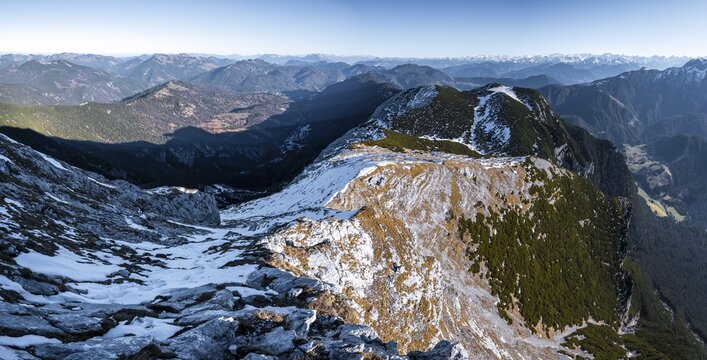 Summit ridge with first snow in autumn, hiking trail to Guffert, view of mountain panorama, Brandenberg Alps, Tyrol, Austria