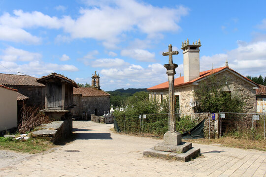 Cross on the road in O Coton Palas de Rei July 2024