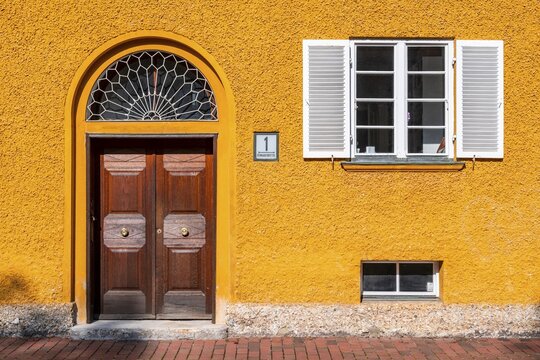 Entrance door, yellow houses, Borstei, heritage-protected housing estate, Moosach district, Munich, Bavaria, Germany