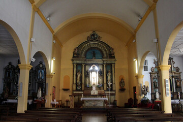 Iglesia de Santiago de Arzua July 2024 Yellow Walls and Golden Altar
