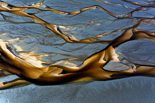 Entrelacs dessin&eacute;s par la rivi&egrave;re Leyre, Bassin d'Arcachon vu du ciel &agrave; mar&eacute;e basse, France, Gironde (33), 