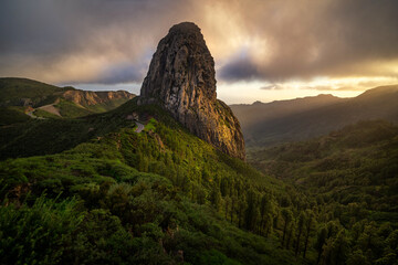 Der Roque de Agando in der wundersch&ouml;nen Landschaft von La Gomera
