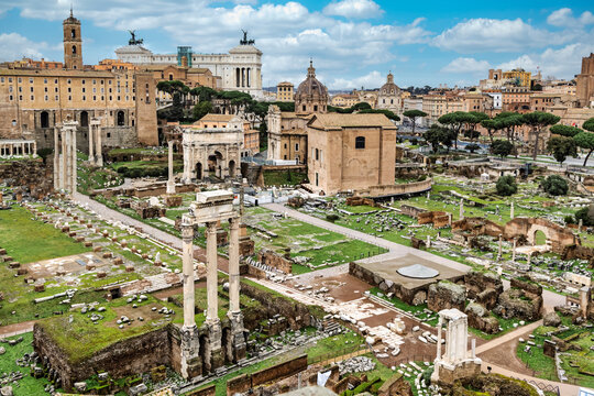 Rome, Italy - 03. February 2026, Historisches Forum Romanum in Rom mit antiken Ruinen und Tempeln