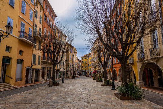 Dans les rues de Grasse, Capitale du Parfum, sur  la C&ocirc;te d'Azur en France