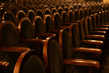 Obraz premium Empty Classic Theater Auditorium with Rows of Velvet Seats and Wooden Armrests