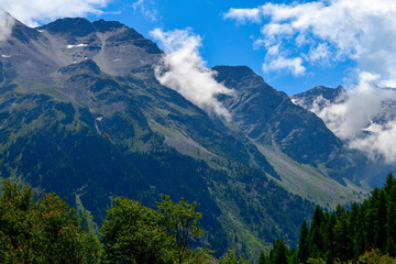 Fototapeta premium Bergdorf Sulden (Solda) in Südtirol, Italien