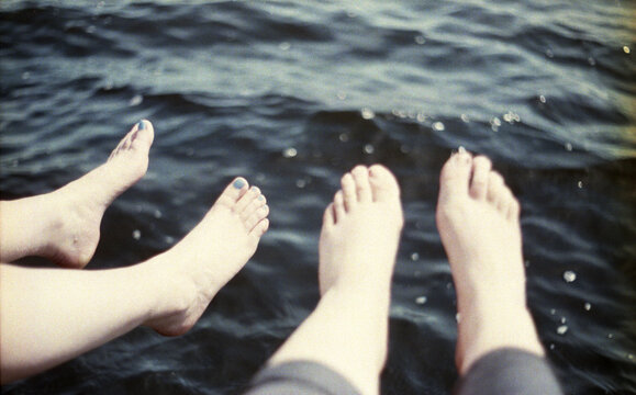 Feet over the ocean