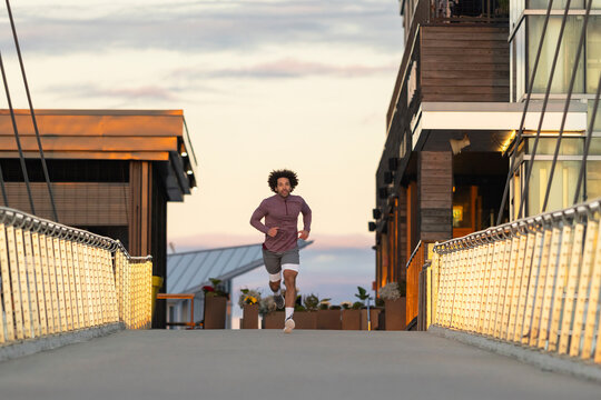 Black runner determination  on Bridge Sunrise 