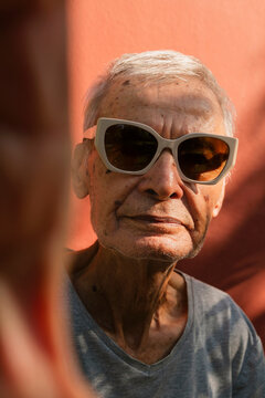 Senior man wearing fashionable sunglasses taking a selfie