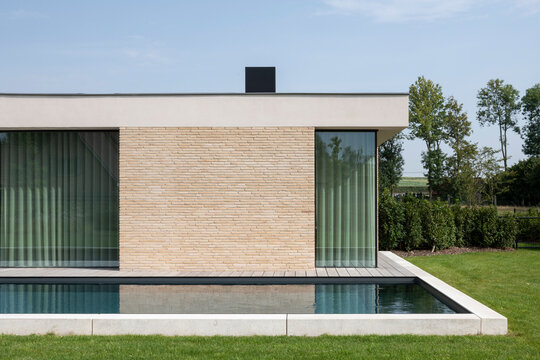 minimalist house and swimming pool