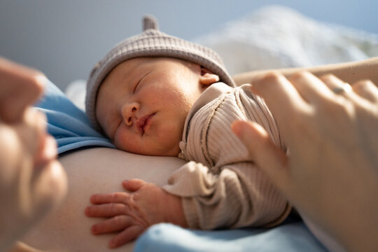 Newborn sleeping on mother&rsquo;s chest in hospital