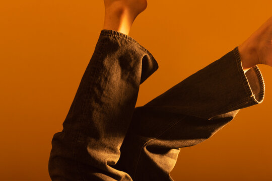 Inverted Leg Movement in Dark Gray Backlight