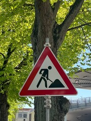 A triangle construction sign