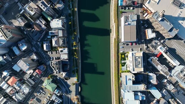 都市風景の真俯瞰ドローン空撮