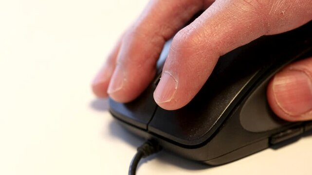 マウスのホイールを指で回す