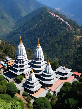 Famous temples in India - Veera Abhaya Anjaneya Swami Paritala & Jakhu Temple Shimla & Statue of Union & Actor Arjun's Anjaneyar Temple & Nanganallur Anjaneyar Temple & Shri Paritala Hanuman Temple.