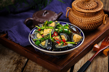 Asian Stir-Fried Mussels with Egg and Green Pepper
