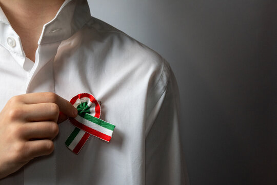 Hand Adjusting Hungarian March 15 Cockade