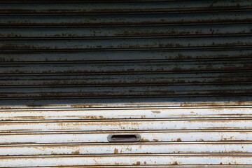 錆びたシャッター扉