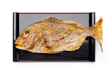 鯛の姿焼きが乗ったお祝いの和食膳